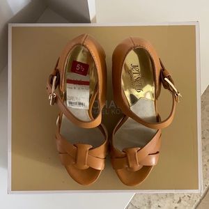 MICHEAL KORS SANDALS